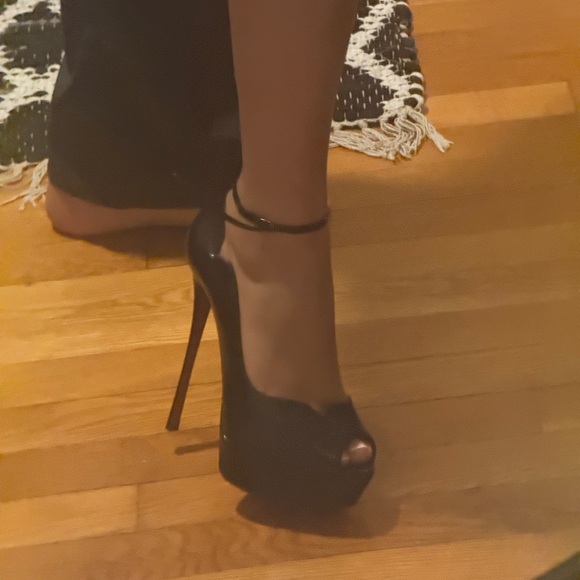 Christian Louboutin Platform Heel Pumps - Picture 11 of 11